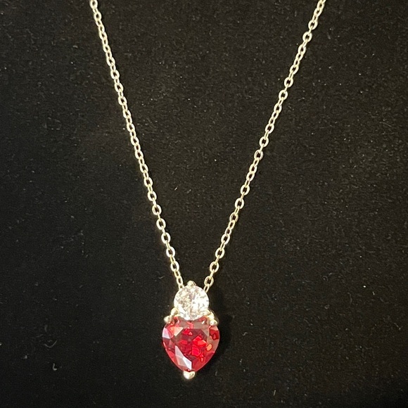 925 Silver Red Crystal Garnet Heart Cubic Zirconia Solitaire Diamond Necklace - Picture 2 of 7